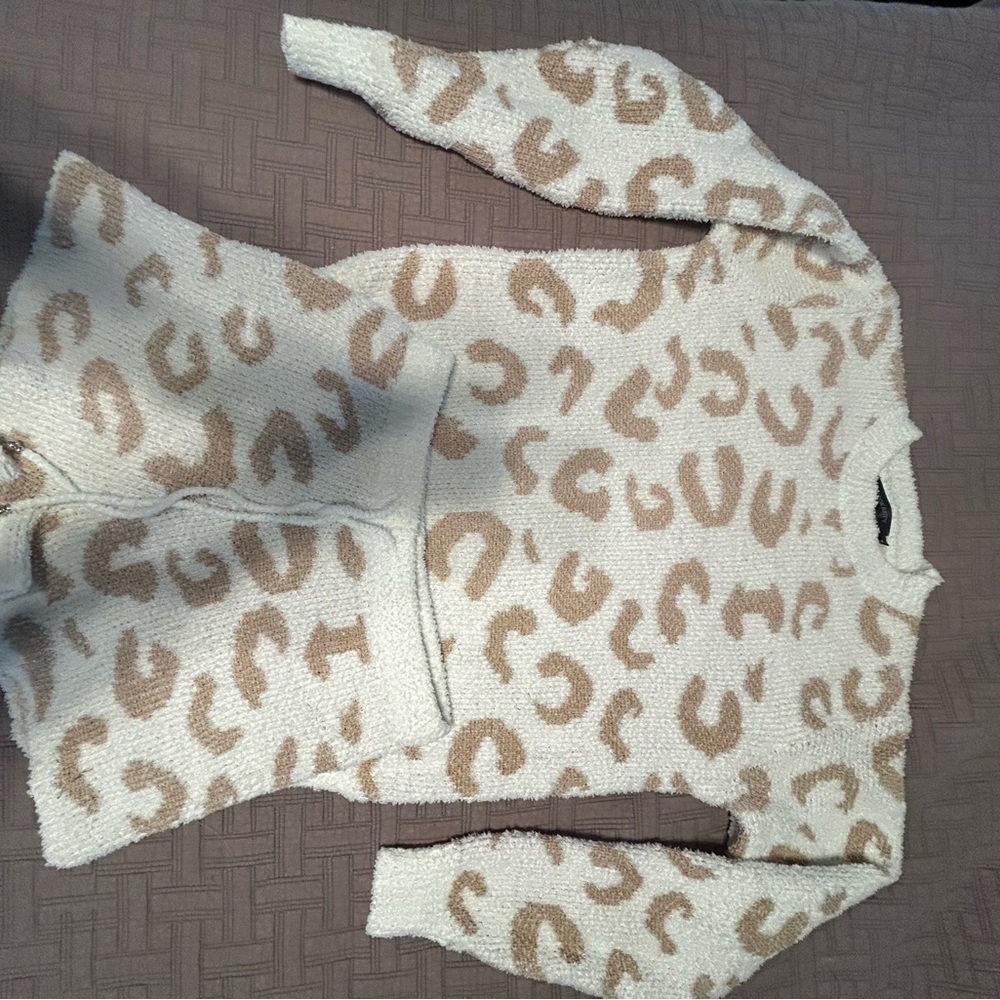 Amazon Women's Cream and Tan Pajama Set